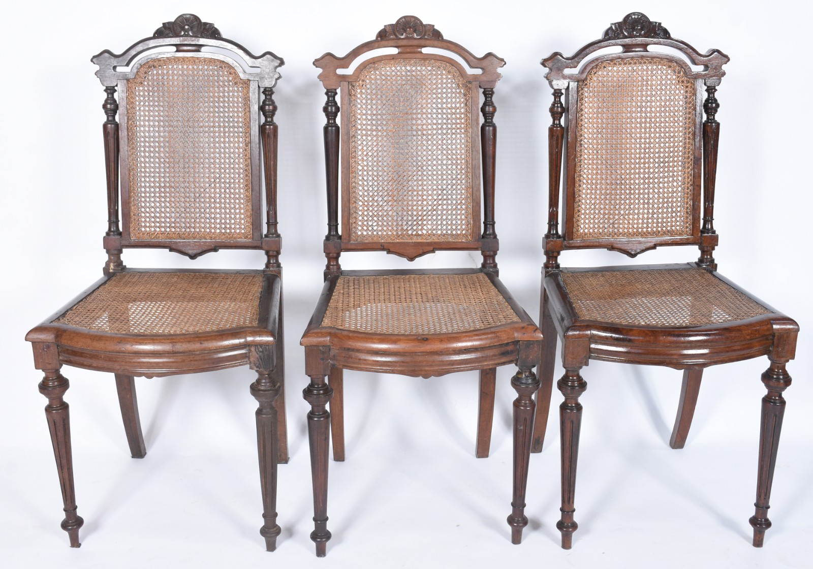 Três cadeiras singelas estilo Império, madeira nobre com pernas... - foto 2 de 8