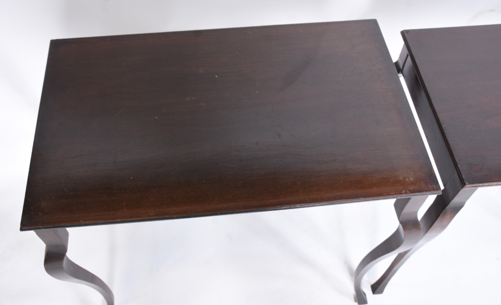 Mesa ninho de madeira nobre com 3 peças de encaixe no total. Tampo... - foto 4 de 8