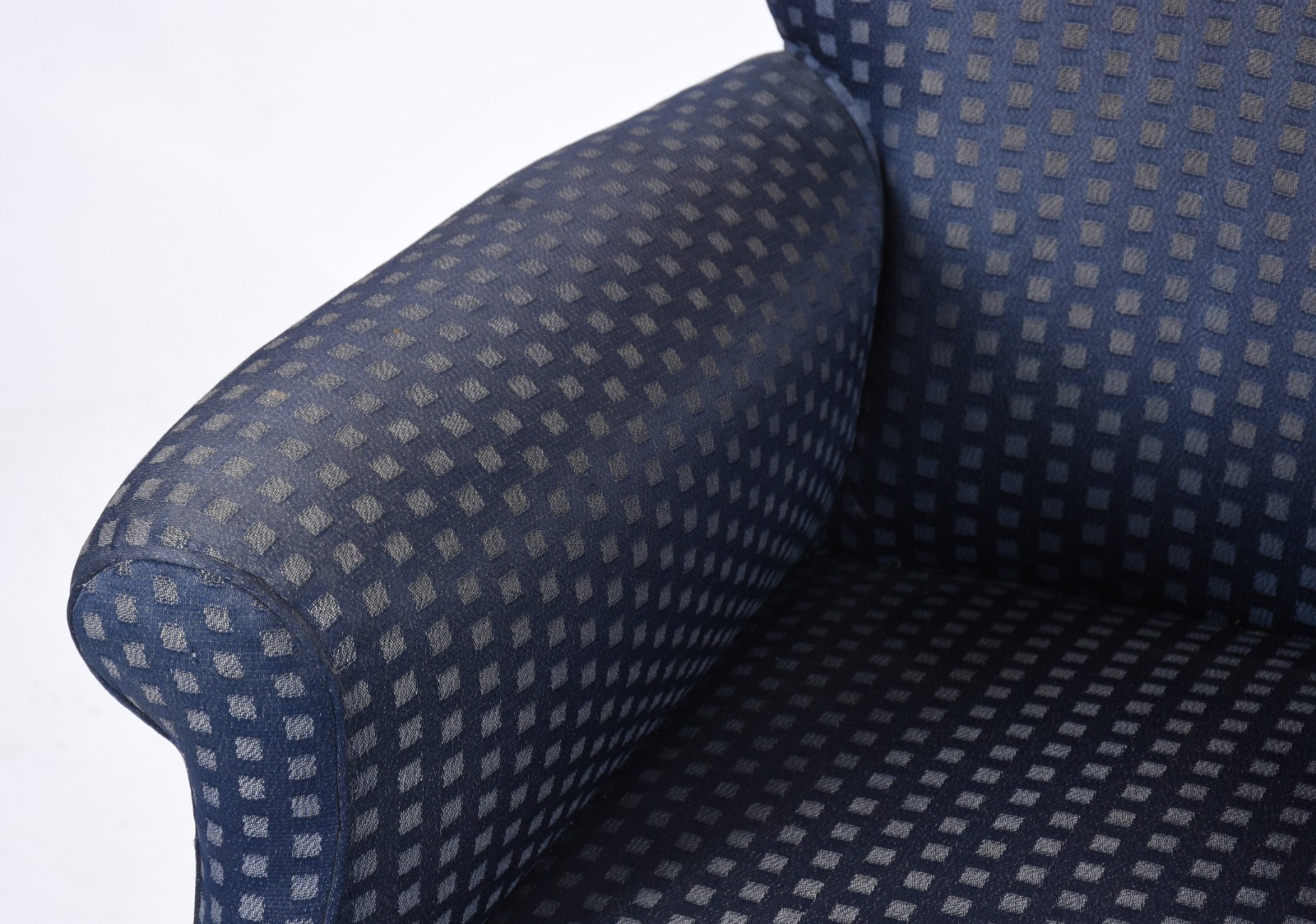 Bergere estofada e forrada com tecido na cor azul (desgastes). - foto 4 de 6