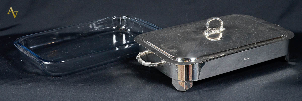 Rechaud de metal espessurado a prata. Med. 40 x 25 cm.
