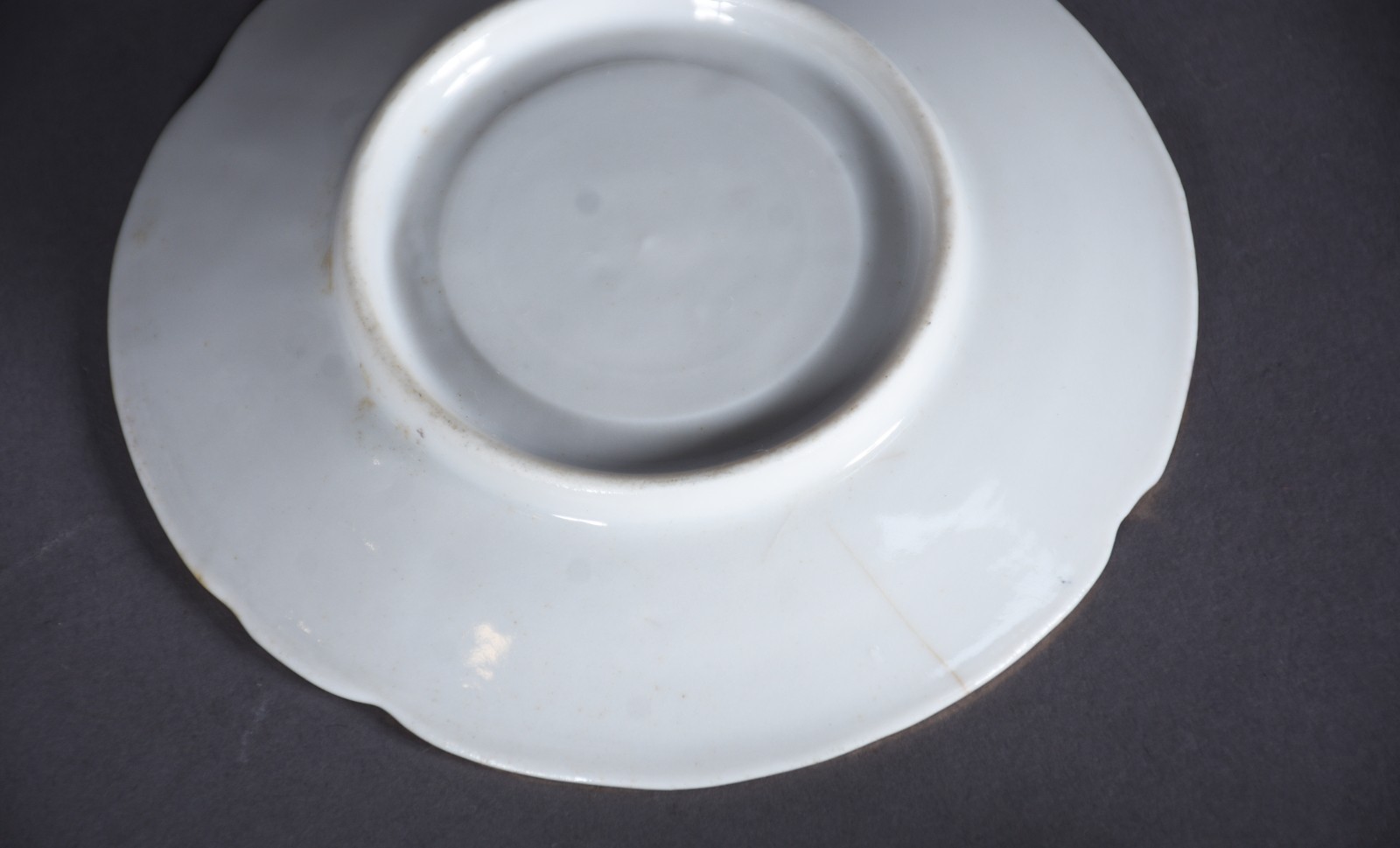 Conjunto composto de: 7 xícaras com pires de porcelana francesa... - foto 8 de 9