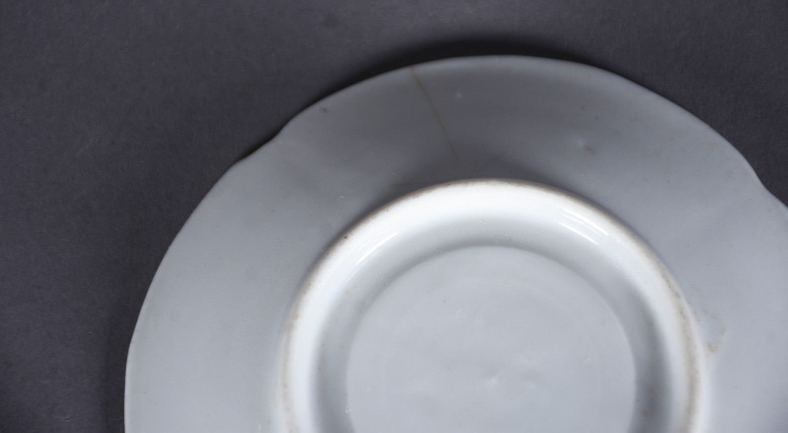 Conjunto composto de: 7 xícaras com pires de porcelana francesa... - foto 9 de 9