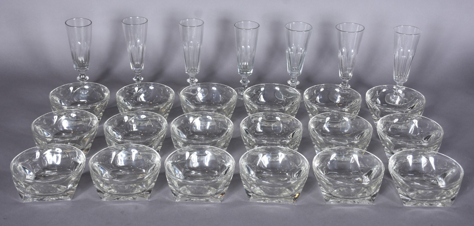 Diversas peças em demi cristal, sendo: 18 taças para sorvete (1... - foto 2 de 5