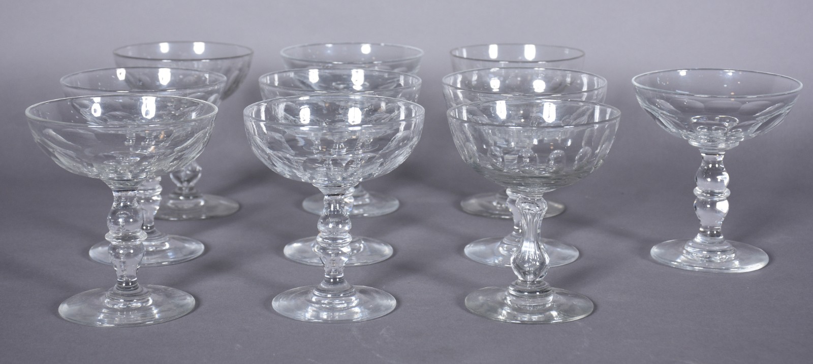 Dez taças para champagne diversas de cristal (uma lascada). - foto 1 de 3