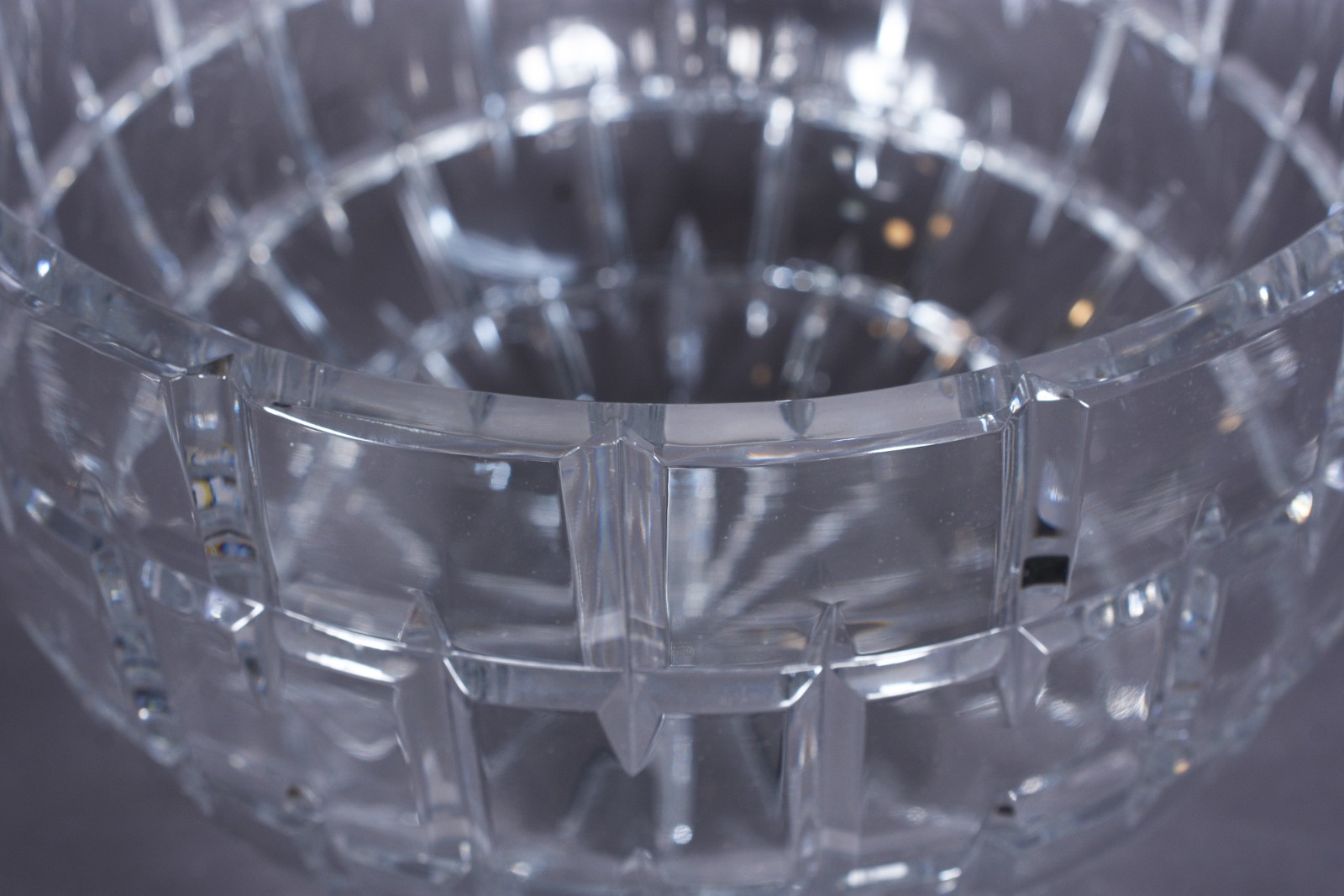 Grande bowl de cristal europeu lapidado em frisos. - foto 3 de 5
