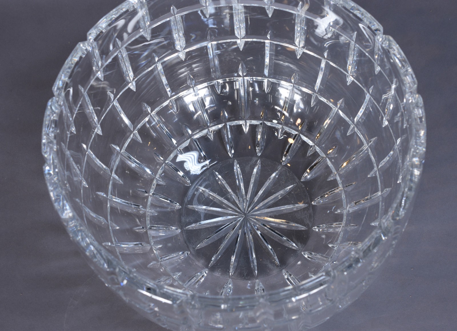 Grande bowl de cristal europeu lapidado em frisos. - foto 4 de 5