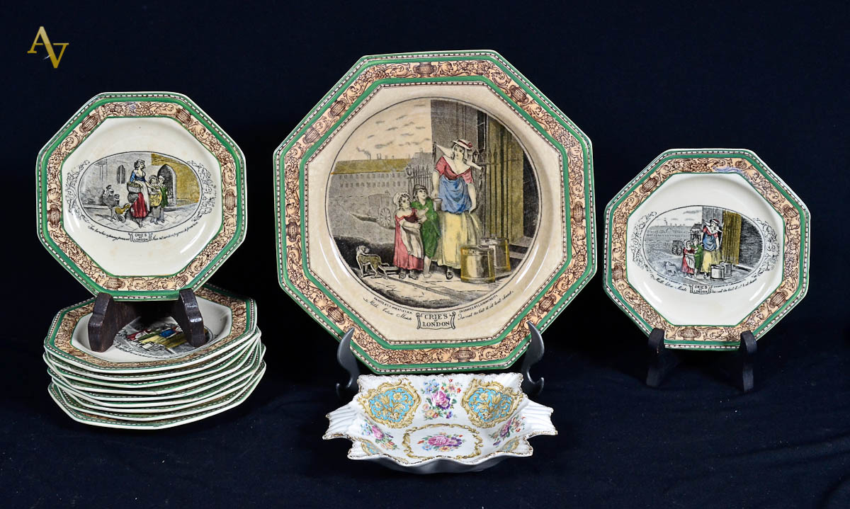 Serviço para bolo de porcelana inglesa, sendo prato grande e 11...