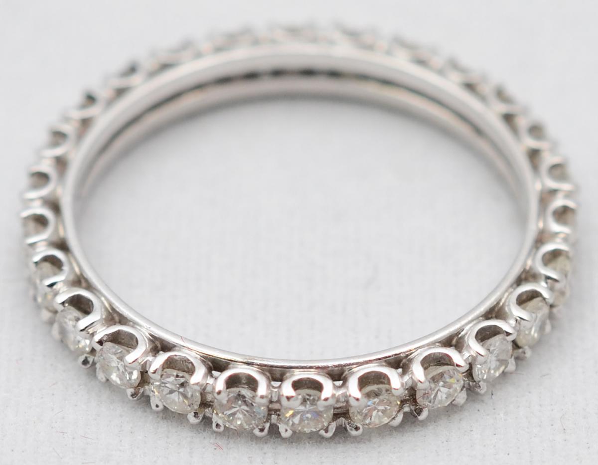 Aliança completa em ouro branco com aproximadamente 1.30 ct de... - foto 2 de 2