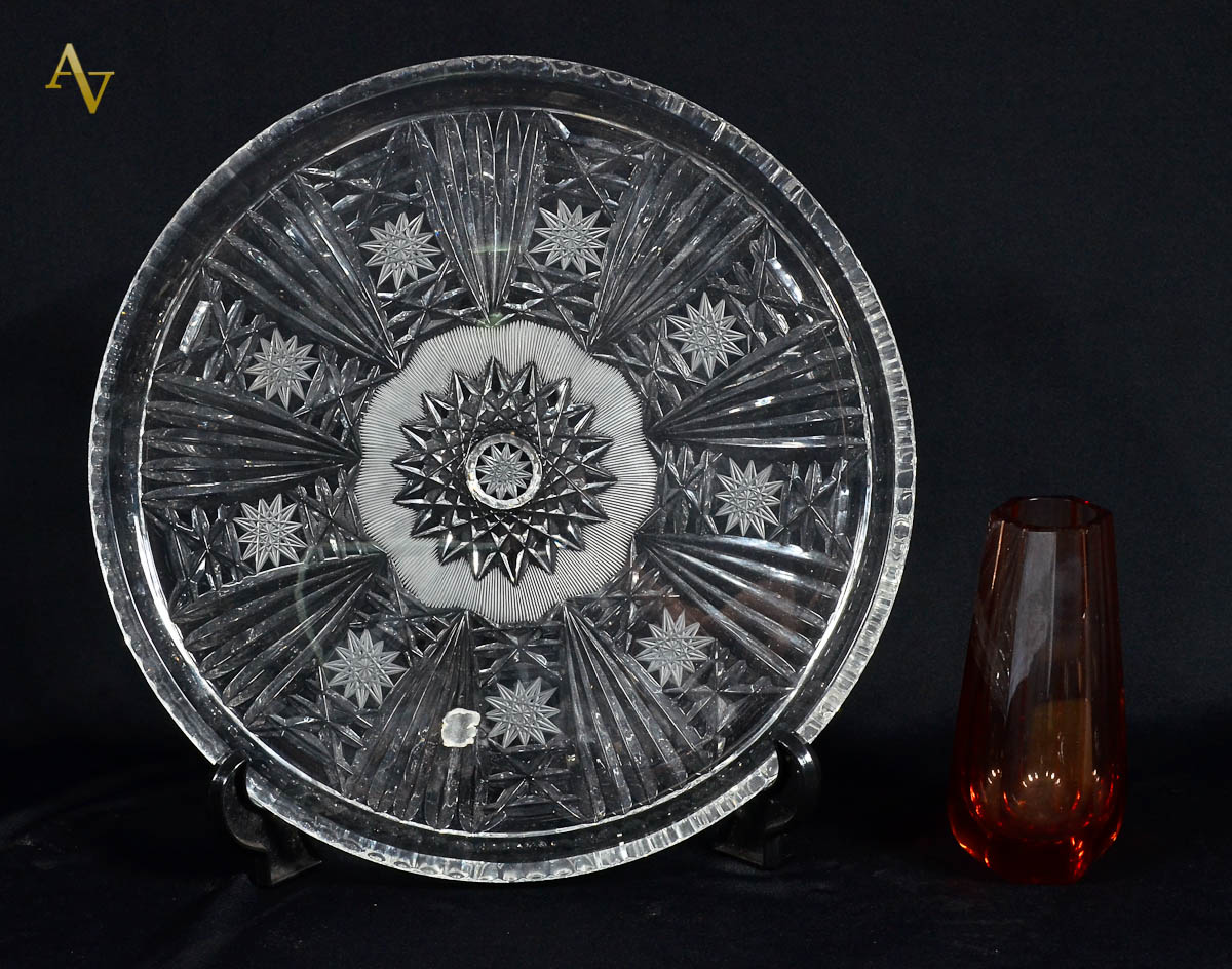 Duas peças de cristal, sendo prato para bolo(diam. 34 cm) e vaso(...