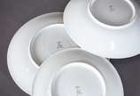 Porcelanas Steatita (1956),  - Aparelho de jantar de porcelana Steatita na cor branca com friso dourado e guirlandas prateadas, composto de: 12 pratos rasos, 12 pratos fundos, 11 pa