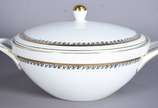Porcelanas Steatita (1956),  - Aparelho de jantar de porcelana Steatita na cor branca com friso dourado e guirlandas prateadas, composto de: 12 pratos rasos, 12 pratos fundos, 11 pa