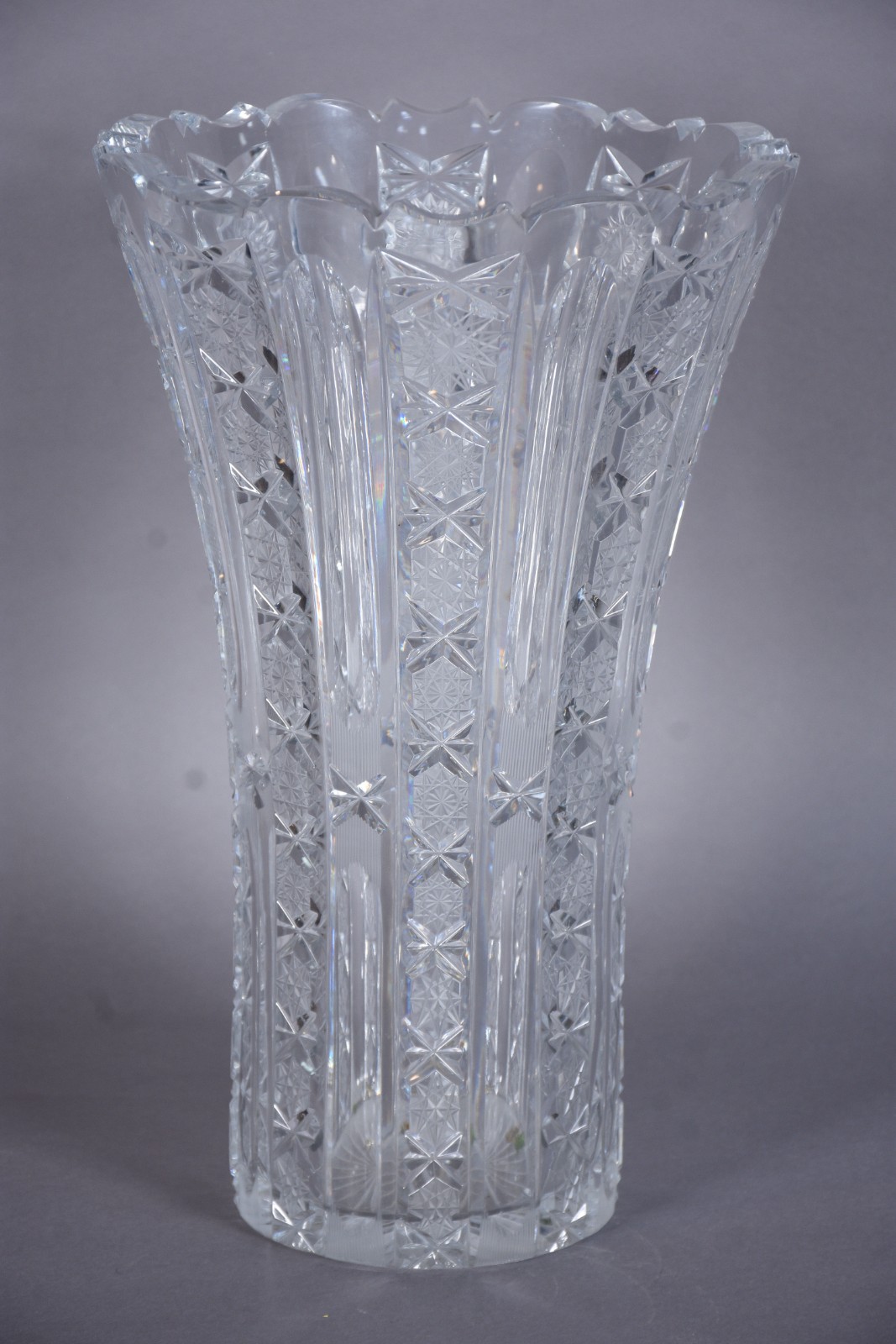 Vaso de cristal tcheco ricamente lapidado. - foto 1 de 5