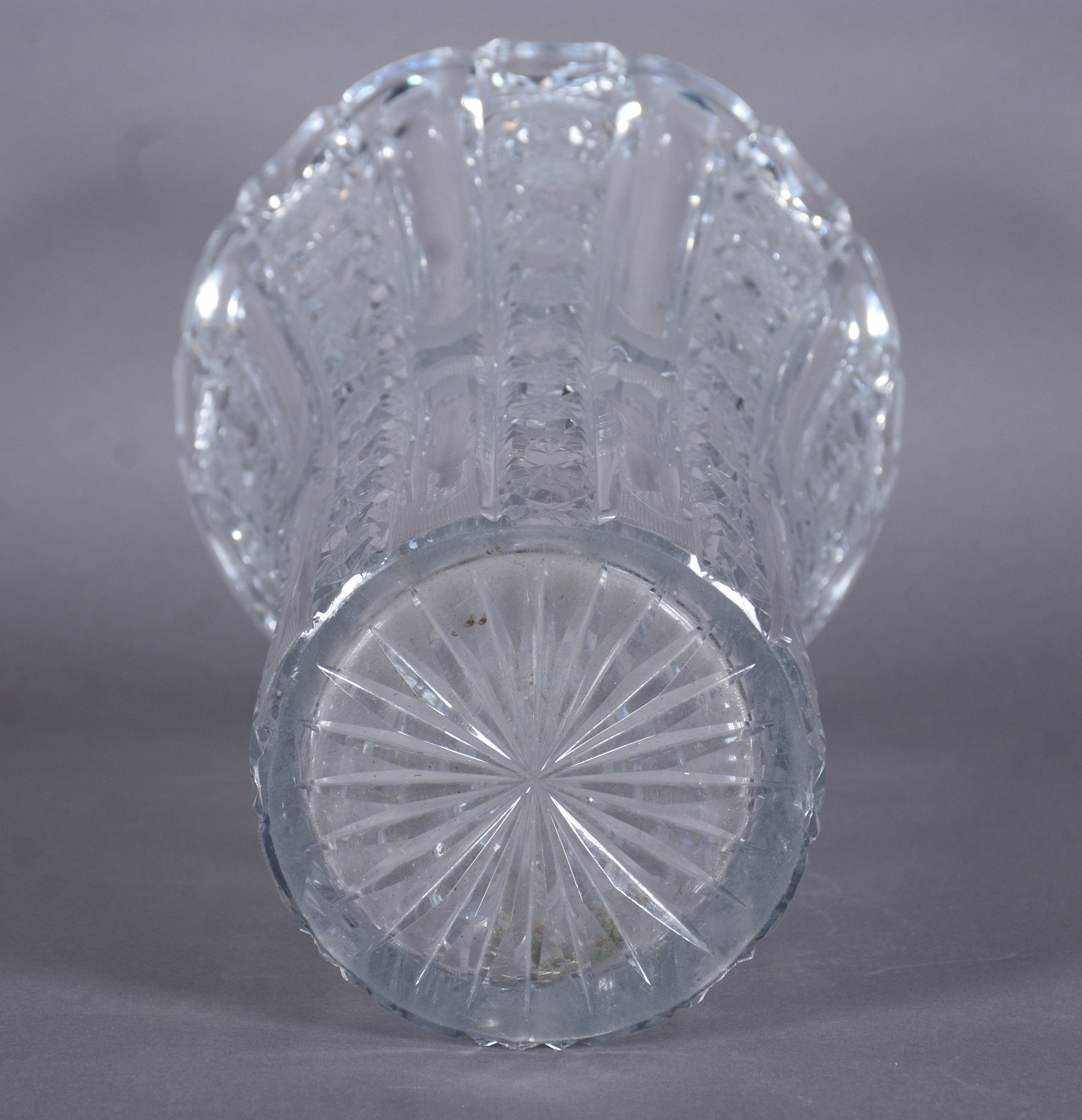 Vaso de cristal tcheco ricamente lapidado. - foto 5 de 5