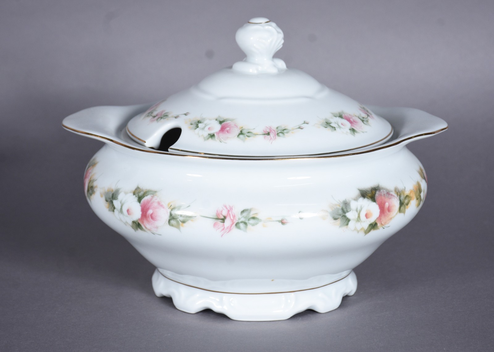 Aparelho de jantar de porcelana Schmidt branca com flores em... - foto 5 de 7