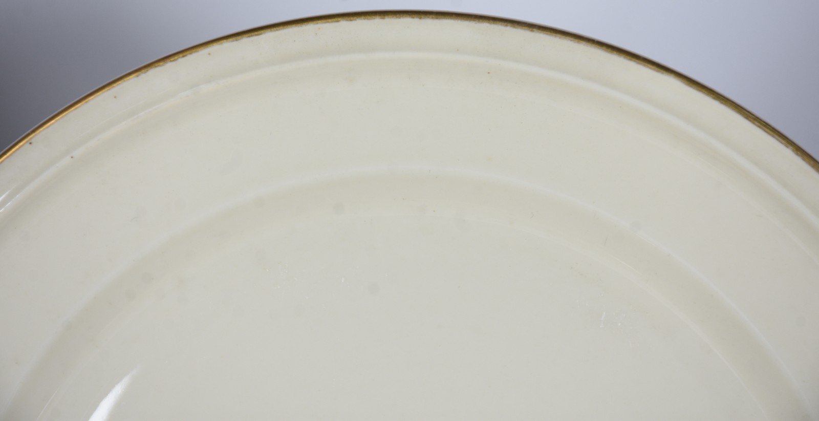 Diversas peças de porcelana, sendo: parte de serviço para chá de... - foto 2 de 11