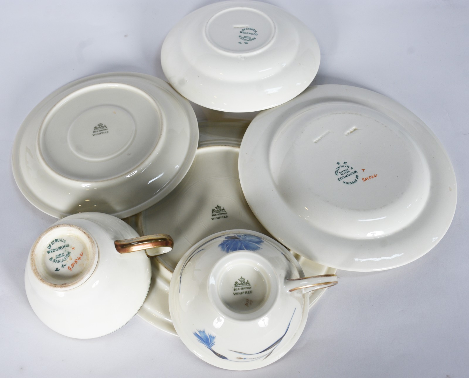Diversas peças de porcelana, sendo: parte de serviço para chá de... - foto 7 de 11