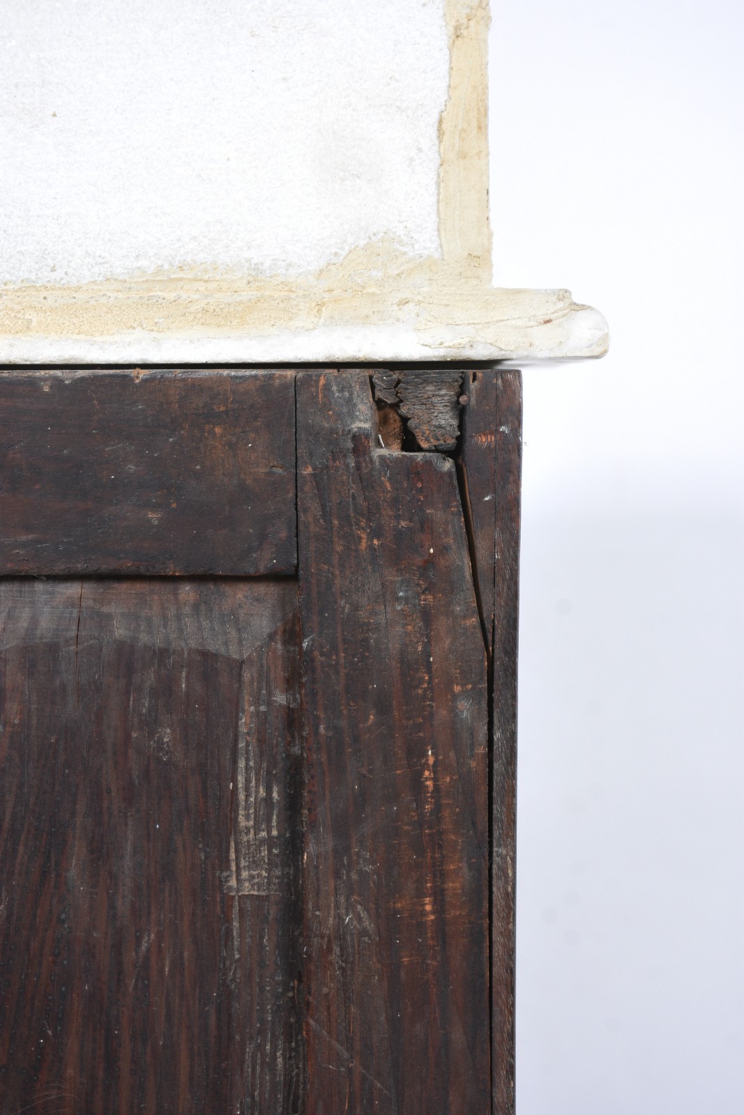 Cômoda de madeira nobre com duas portas com prateleira interna e uma... - foto 10 de 11