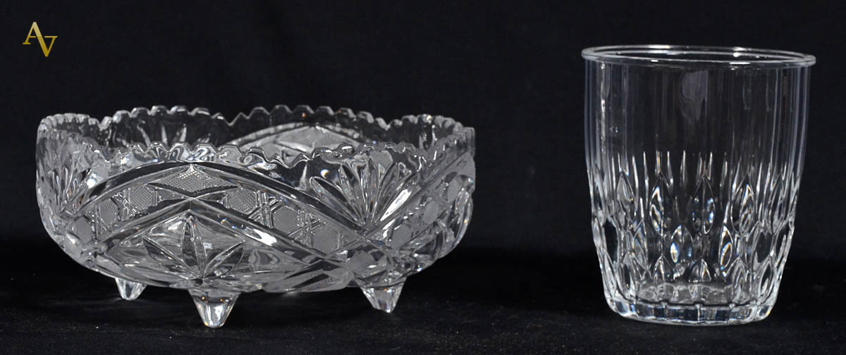 Duas peças de cristal lapidado, sendo fruteira (alt.10 cm - diam. 24...