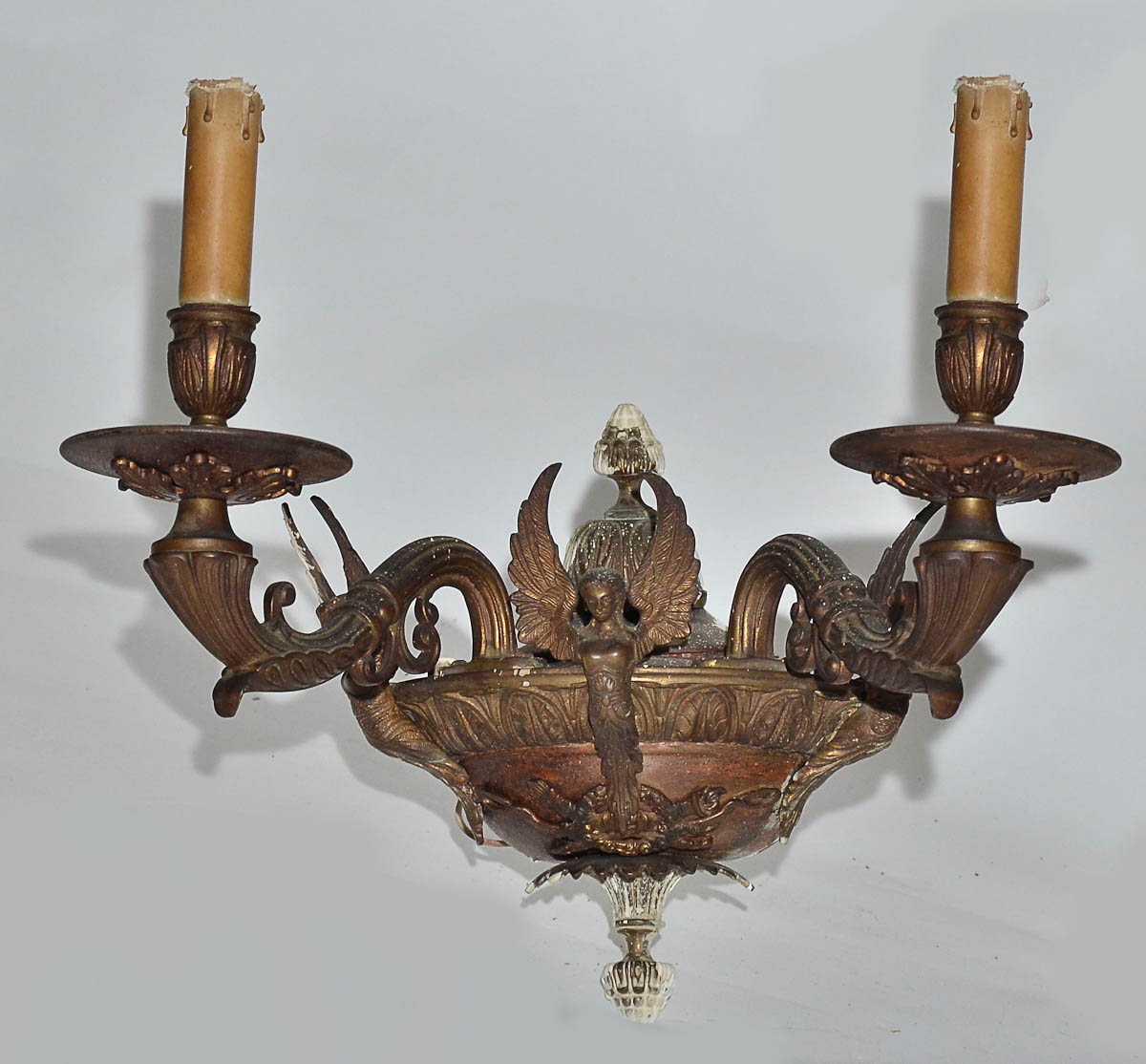 Lustre de metal p/ 6 luzes decorado com figuras aladas, acompanha... - foto 2 de 2