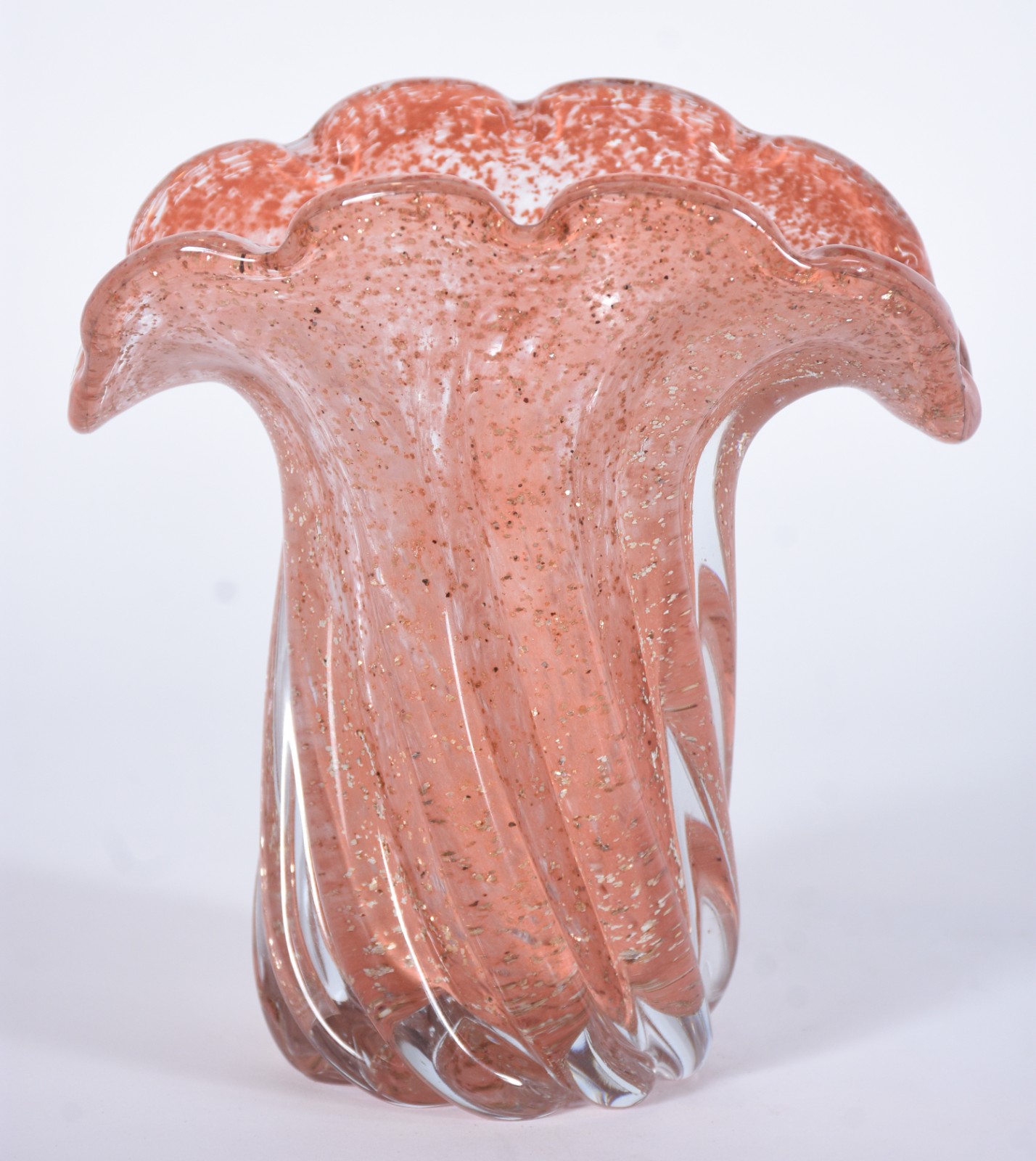 Vaso de vidro decorativo na cor rosa, trabalhado em gomos. - foto 1 de 6