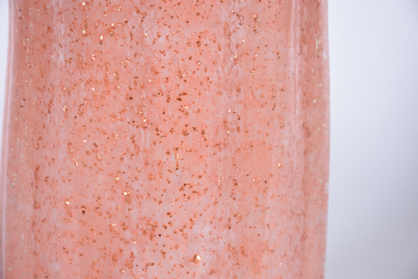 Vaso de vidro decorativo na cor rosa, trabalhado em gomos. - foto 4 de 4