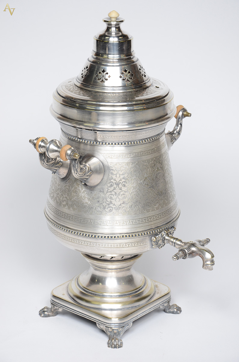 Samovar de metal prateado russo com banho de prata ricamente... - foto 1 de 2