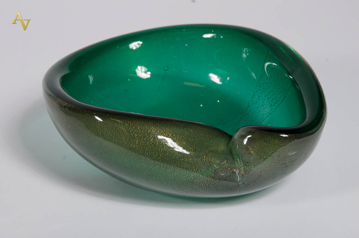 SEGUSO. Pesado BOWL em vidro de murano com sulco, em forma de pera...