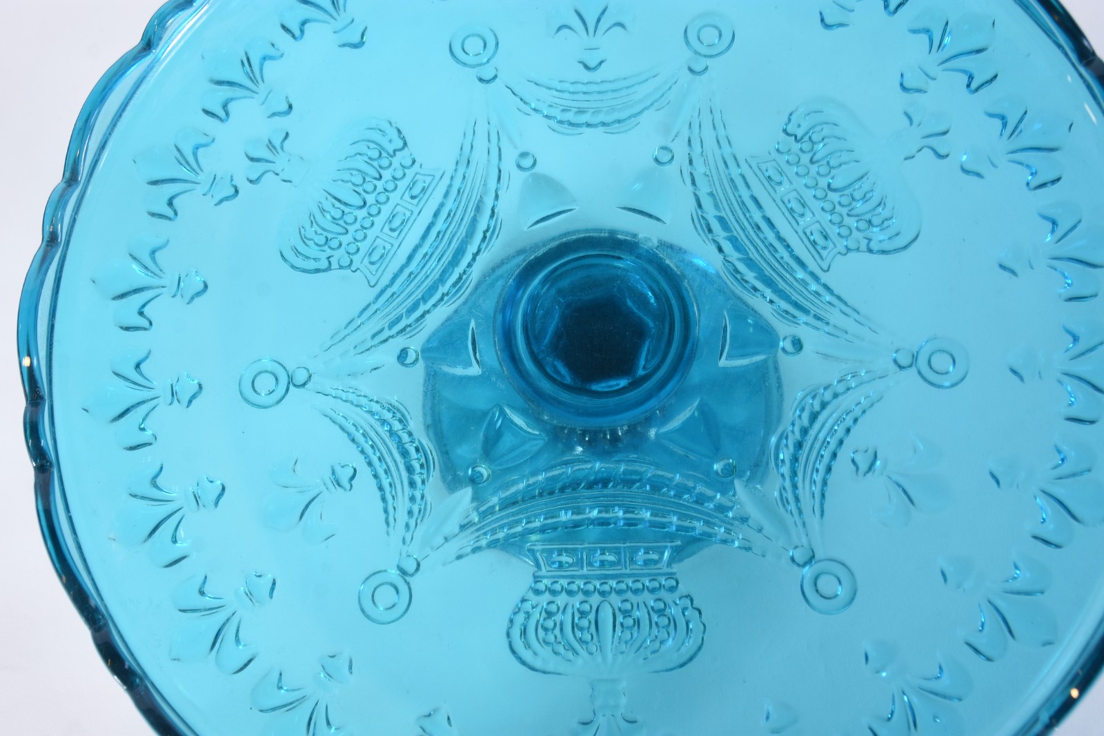 Fruteira de vidro decorativo na cor azul. - foto 4 de 8