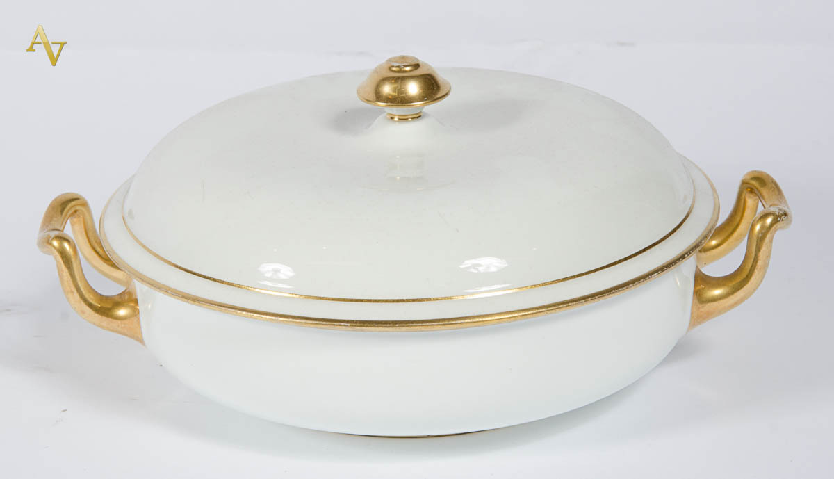Sopeira de porcelana francesa "Napoleão" na cor branca, com...
