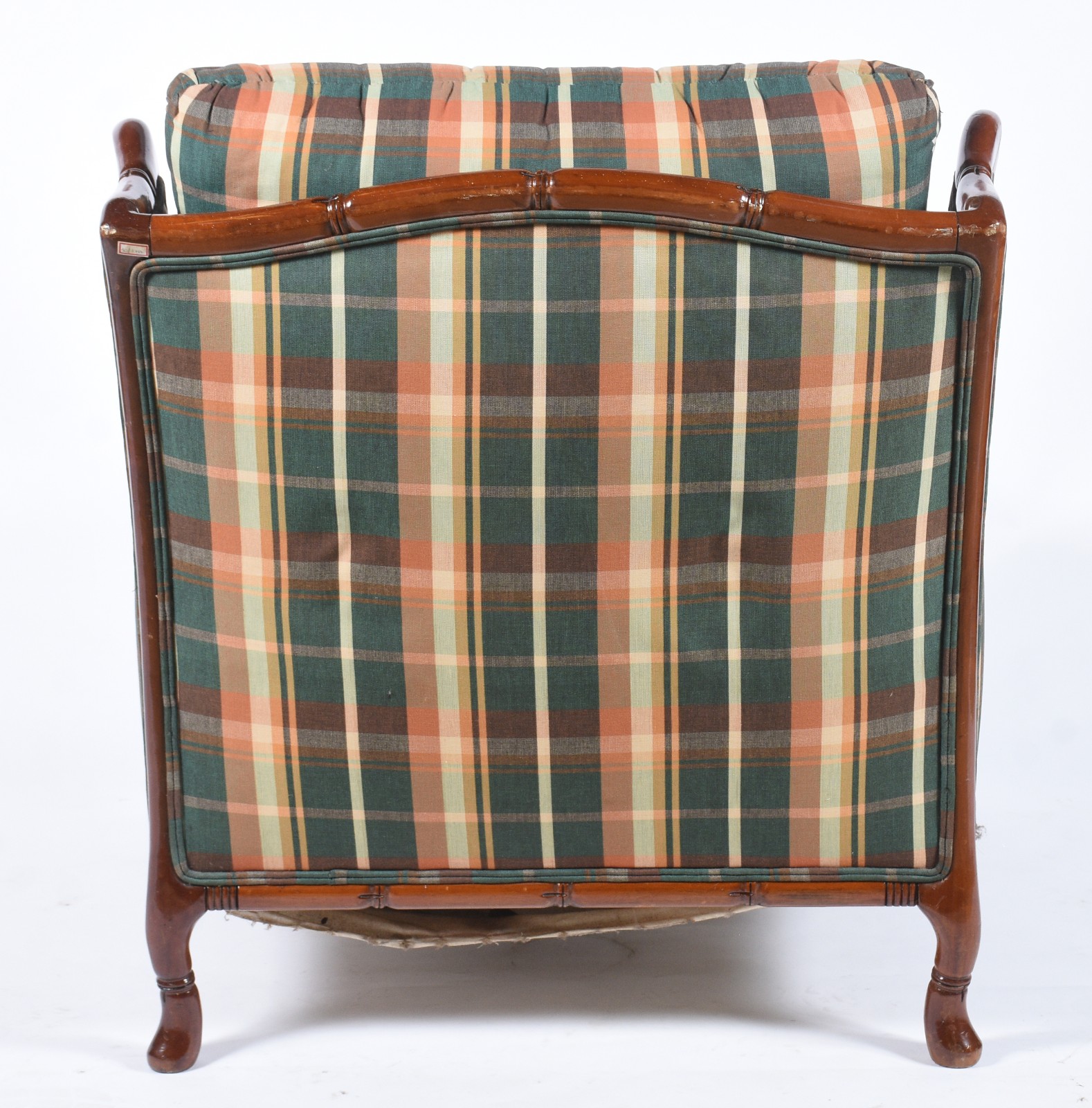 Bergere de madeira nobre estofada e forrada com tecido "xadrez". - foto 4 de 10