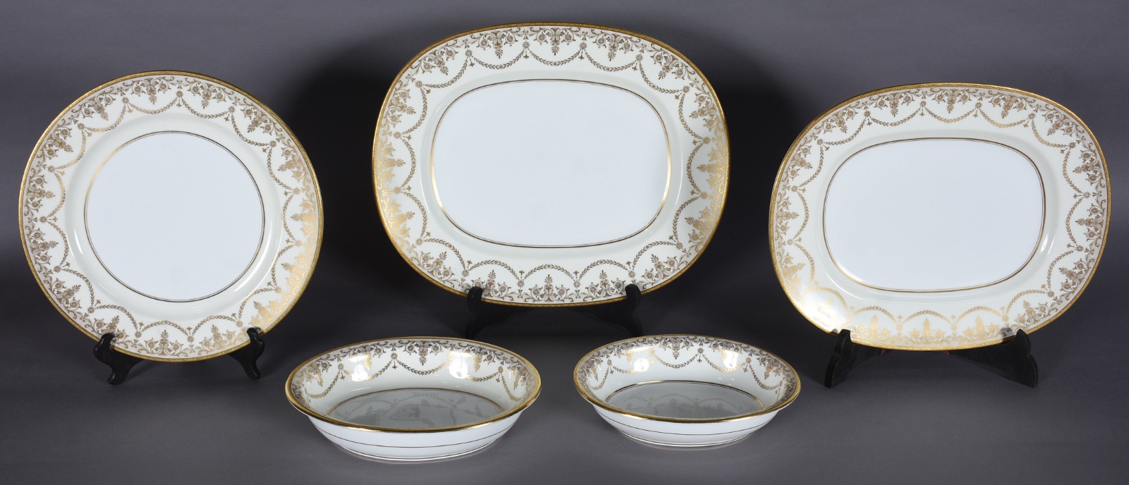 Aparelho de jantar de porcelana inglesa "MINTONS", na cor branca... - foto 3 de 8