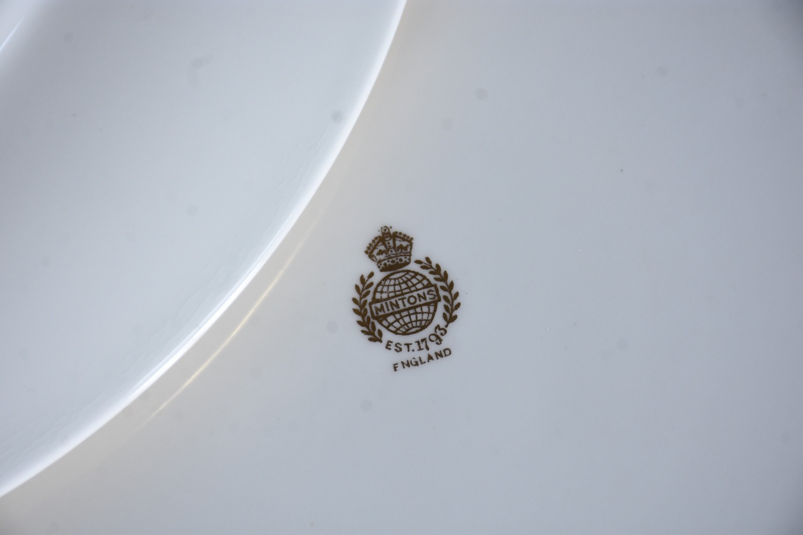 Aparelho de jantar de porcelana inglesa "MINTONS", na cor branca... - foto 7 de 8