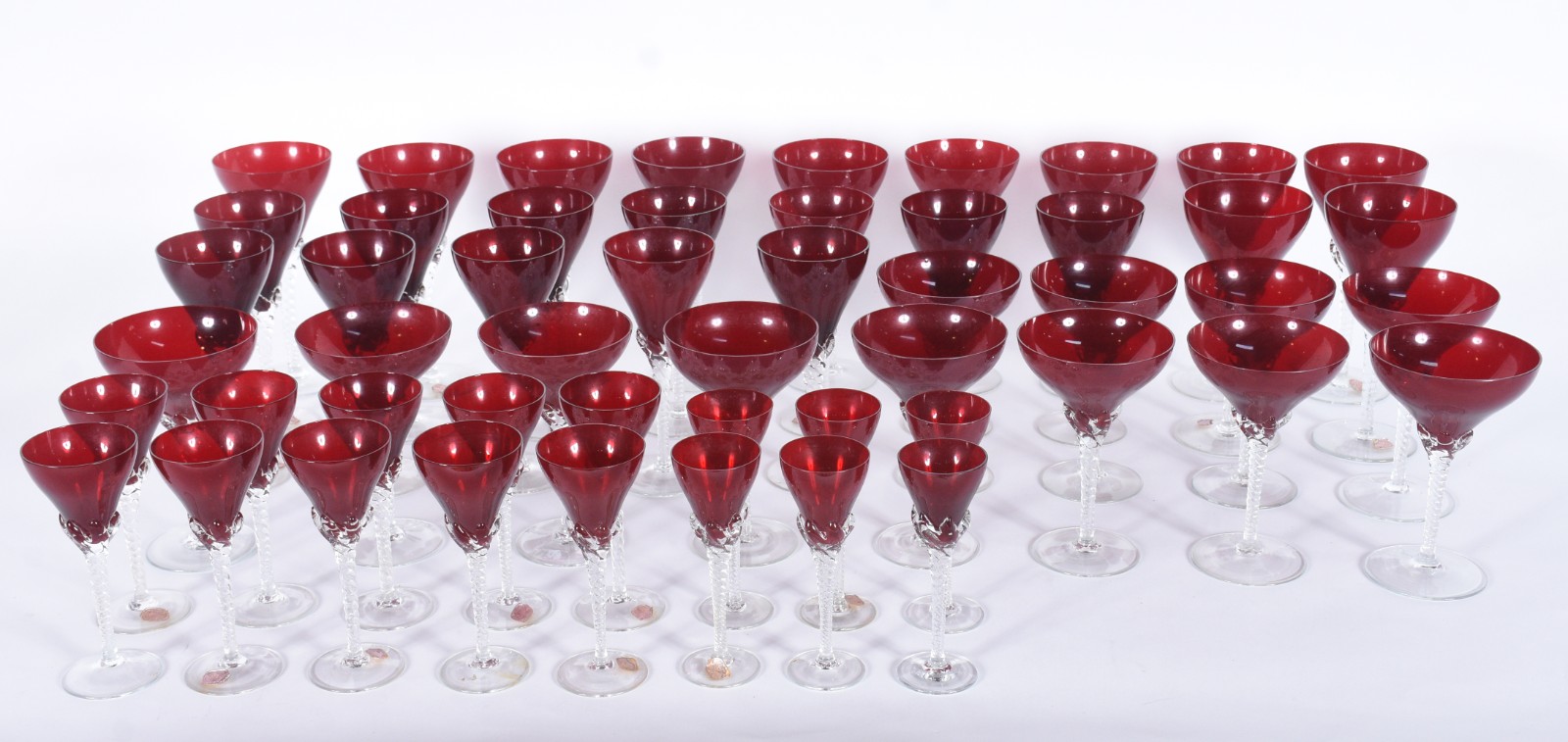 Serviço de taças tchecas na cor vermelha, composto de: 12 para vinho... - foto 1 de 6