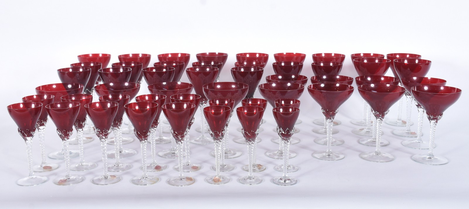 Serviço de taças tchecas na cor vermelha, composto de: 12 para vinho... - foto 2 de 6