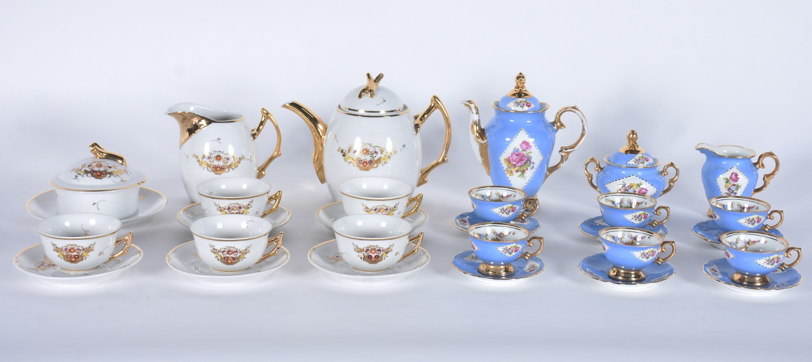 Dois pequenos serviços de porcelana, sendo um Monte Alegre na cor... - foto 2 de 11