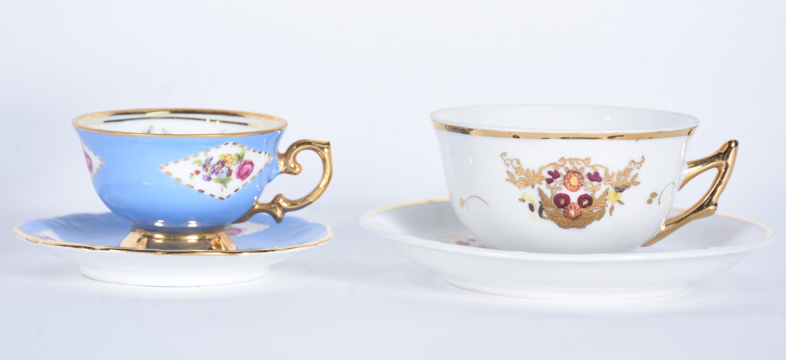 Dois pequenos serviços de porcelana, sendo um Monte Alegre na cor... - foto 3 de 11