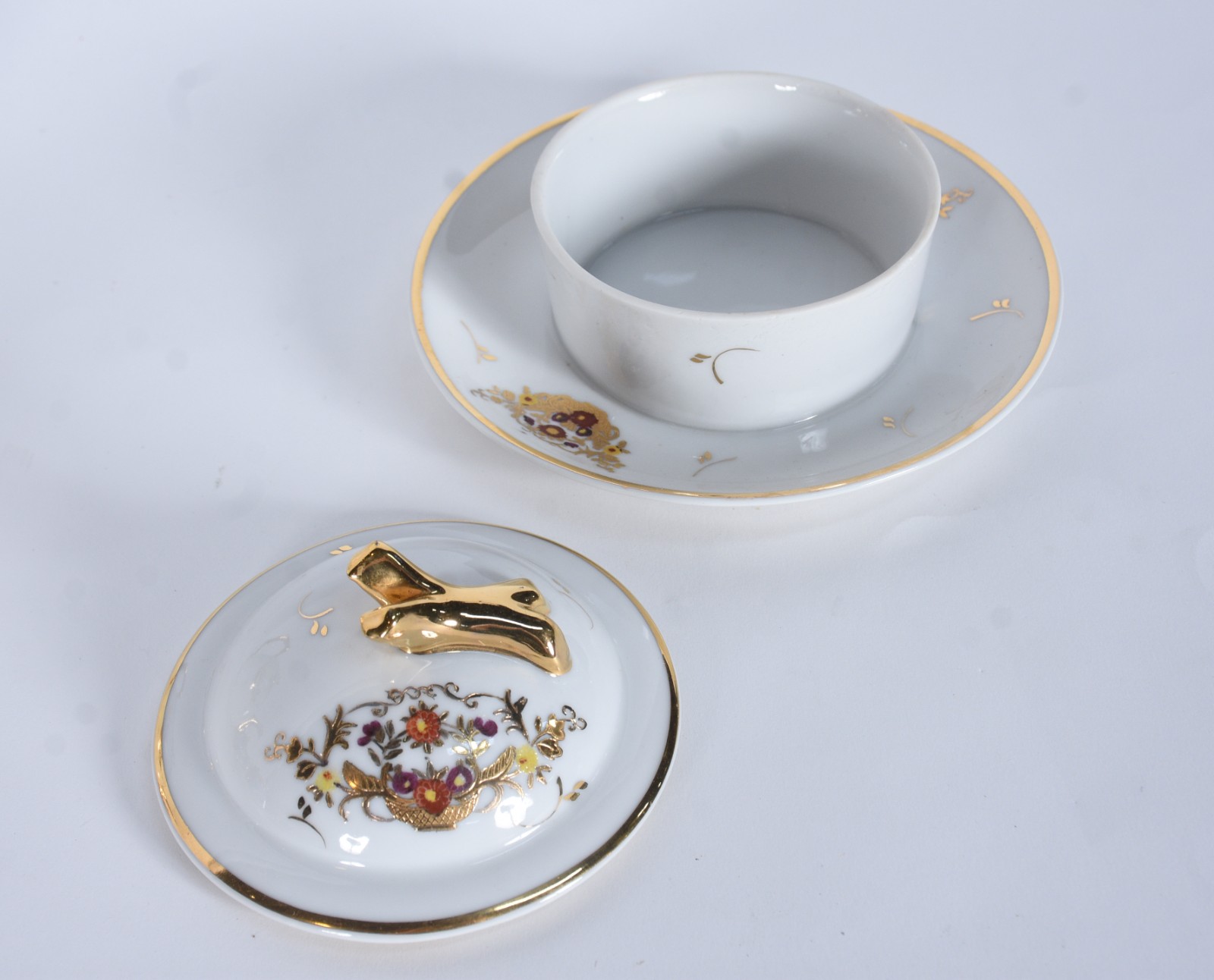 Dois pequenos serviços de porcelana, sendo um Monte Alegre na cor... - foto 7 de 11