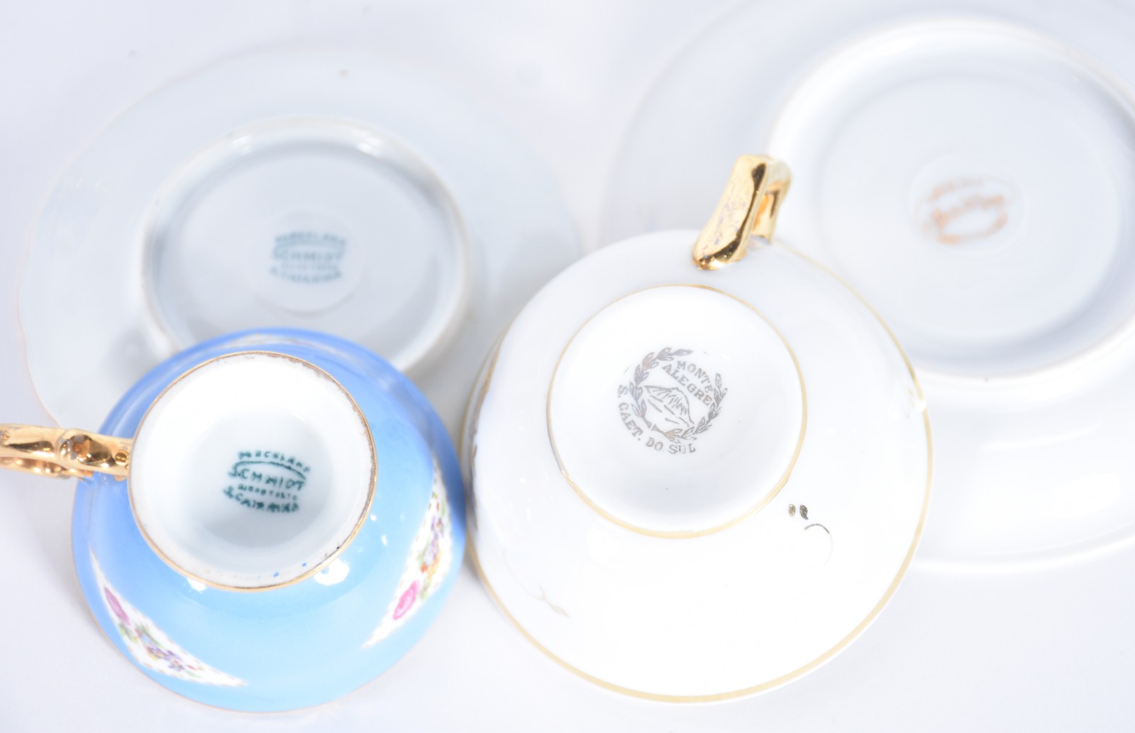 Dois pequenos serviços de porcelana, sendo um Monte Alegre na cor... - foto 8 de 11