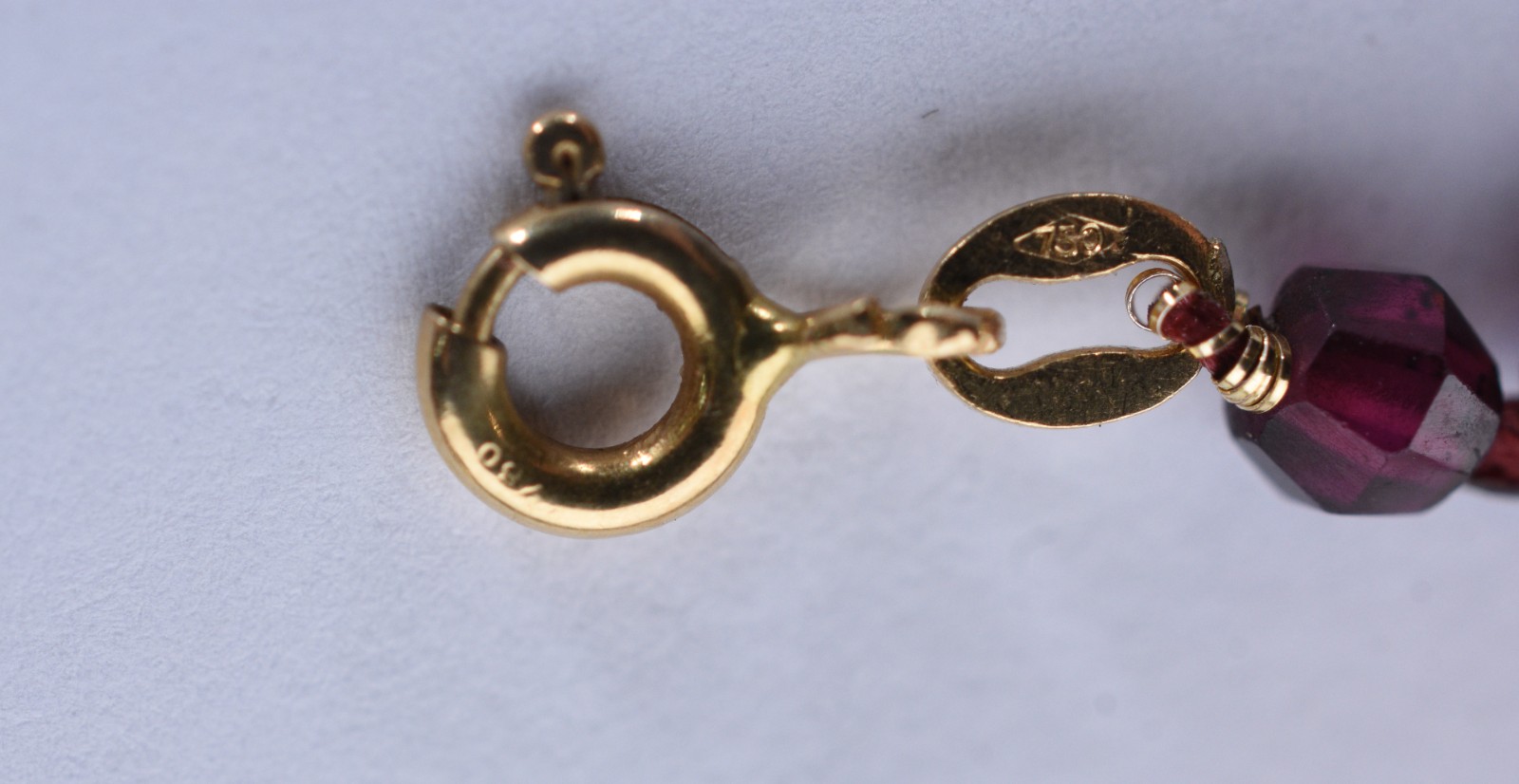 Cordão com fecho, complementos e pingente em ouro 18k contraste 750... - foto 5 de 9