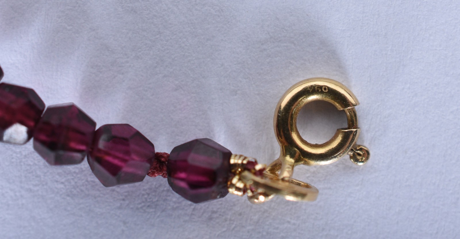 Cordão com fecho, complementos e pingente em ouro 18k contraste 750... - foto 6 de 9