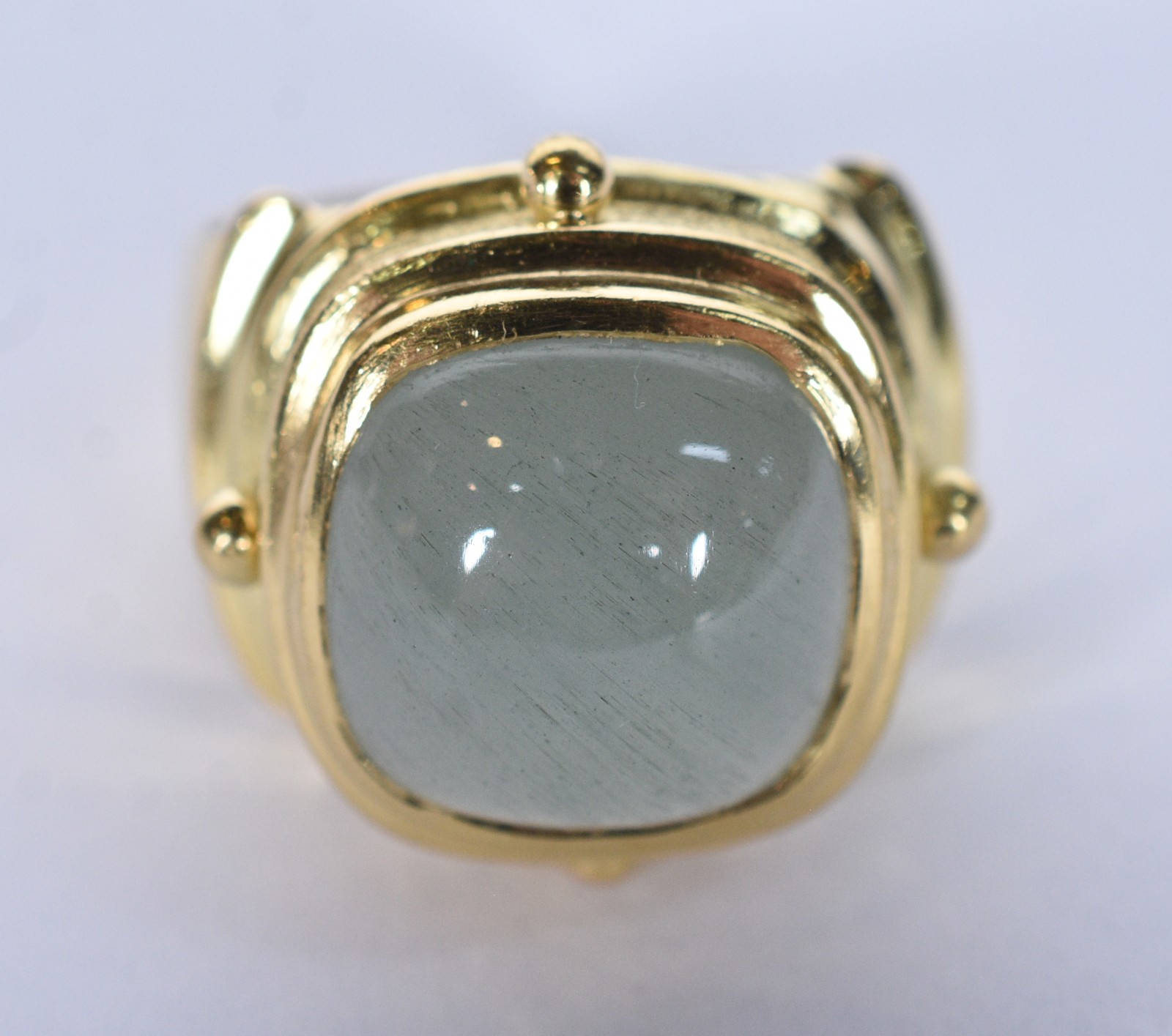 Anel de ouro 18k., contraste 75, no feitio retangular com detalhes na... - foto 2 de 7