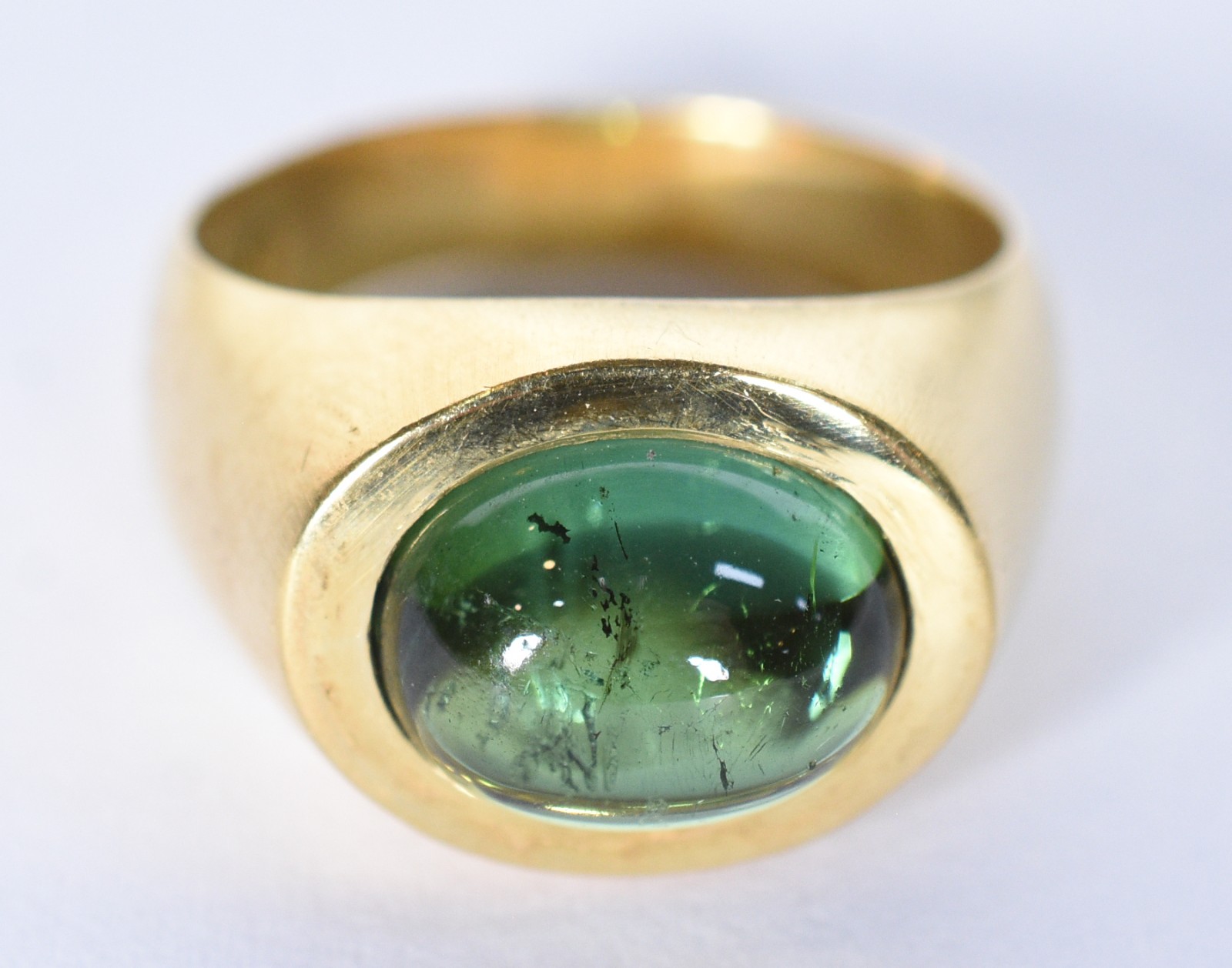 Anel de ouro 18k. contraste 750 mls com pedra oval turmalina verde... - foto 2 de 6