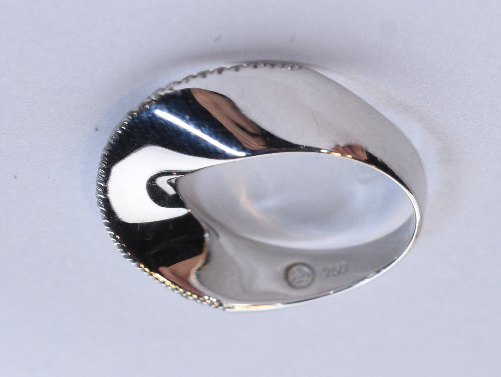 Anel de ouro branco, contraste 750 com diamantes, aro 19. (Por... - foto 3 de 11