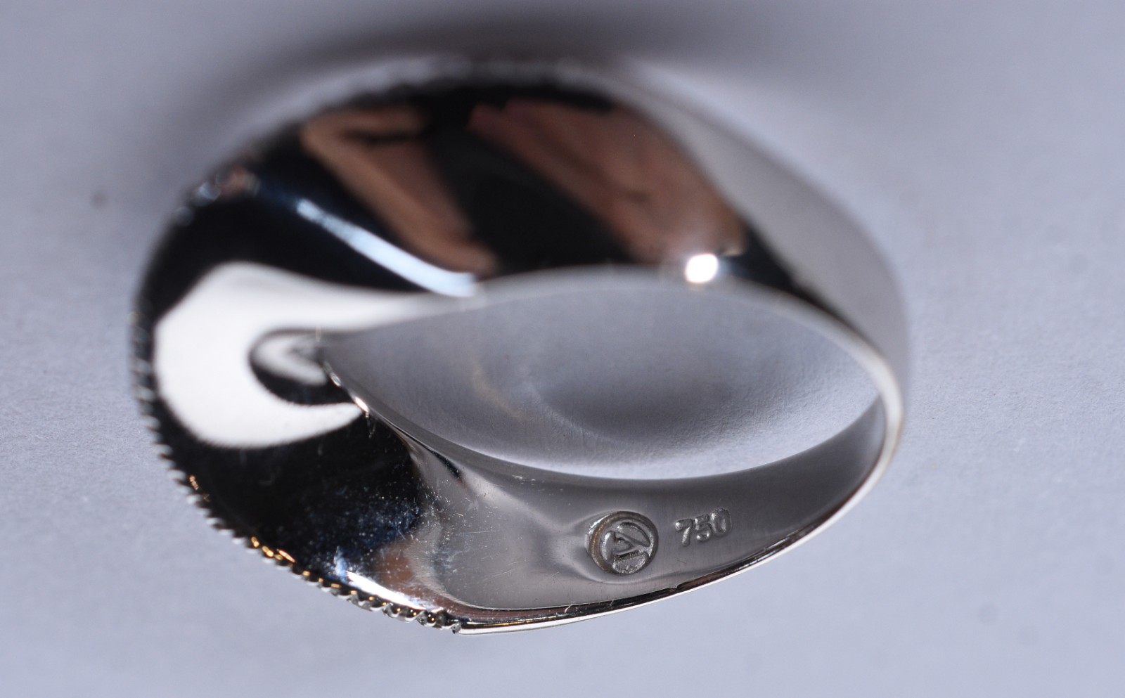 Anel de ouro branco, contraste 750 com diamantes, aro 19. (Por... - foto 6 de 11