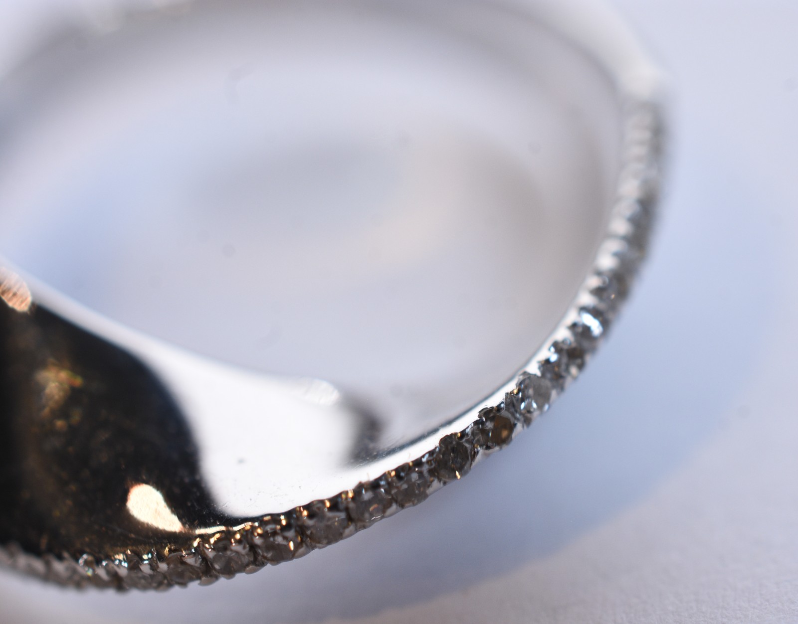 Anel de ouro branco, contraste 750 com diamantes, aro 19. (Por... - foto 7 de 11