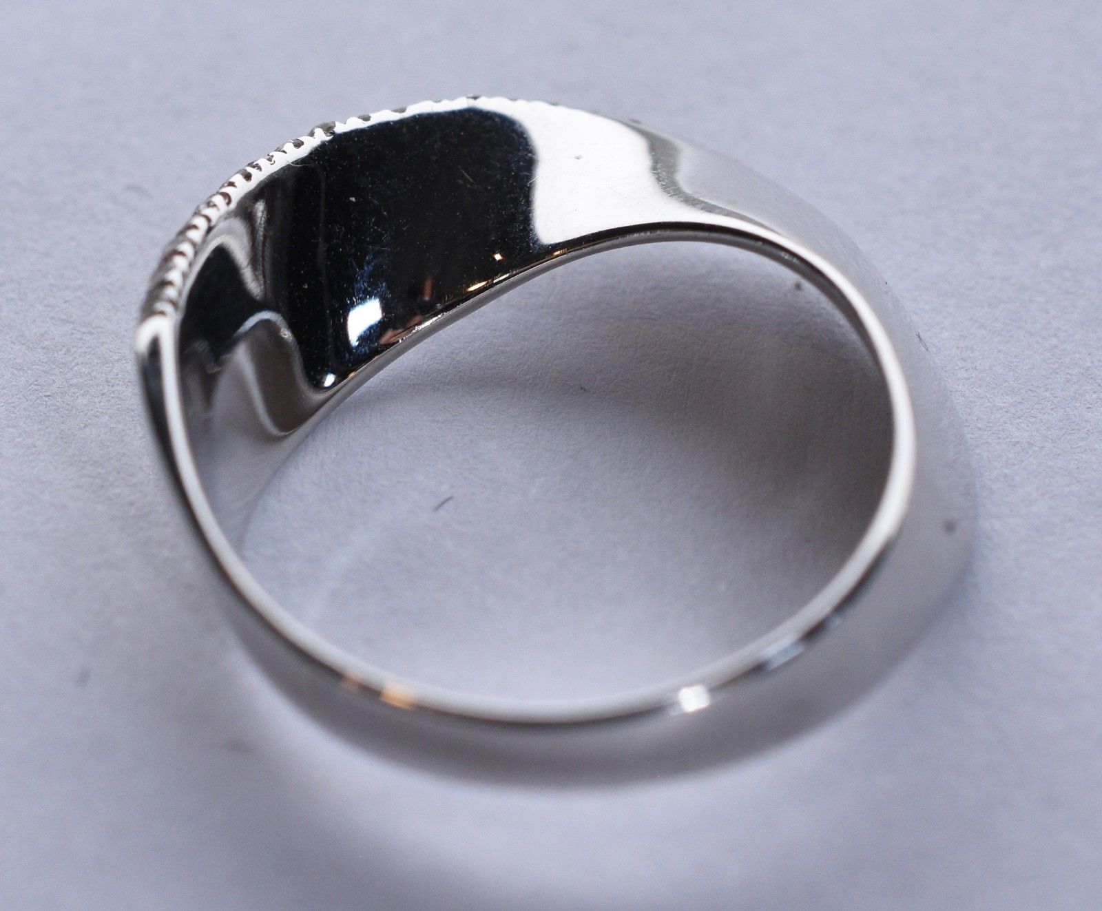 Anel de ouro branco, contraste 750 com diamantes, aro 19. (Por... - foto 11 de 11