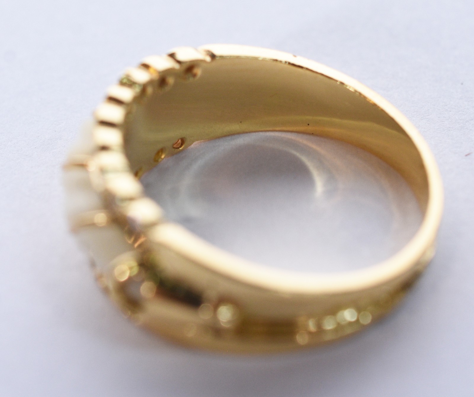 Anel de ouro 18k. contraste 750 mls com brilhantes nas laterais, aro... - foto 6 de 7
