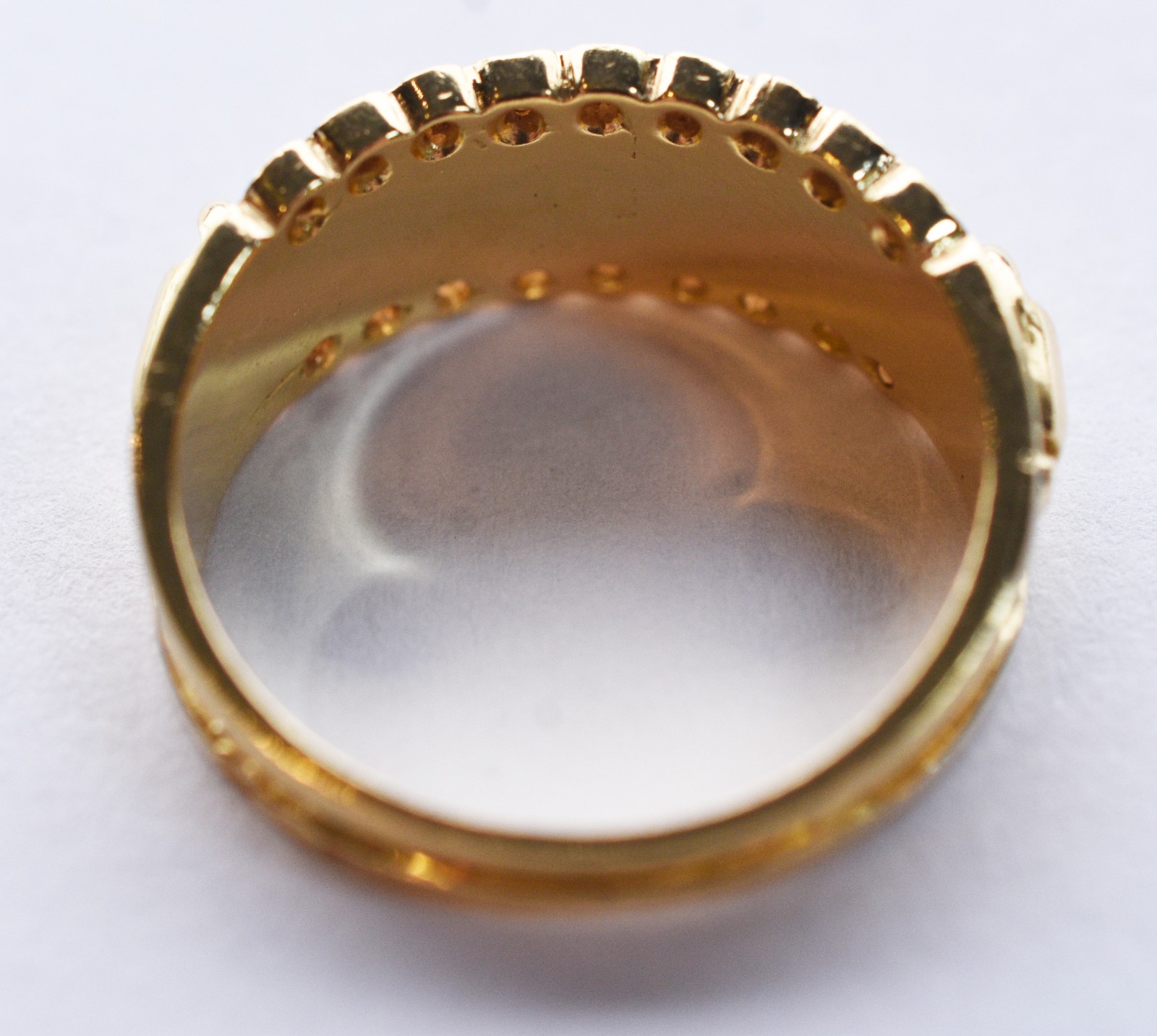 Anel de ouro 18k. contraste 750 mls com brilhantes nas laterais, aro... - foto 7 de 7