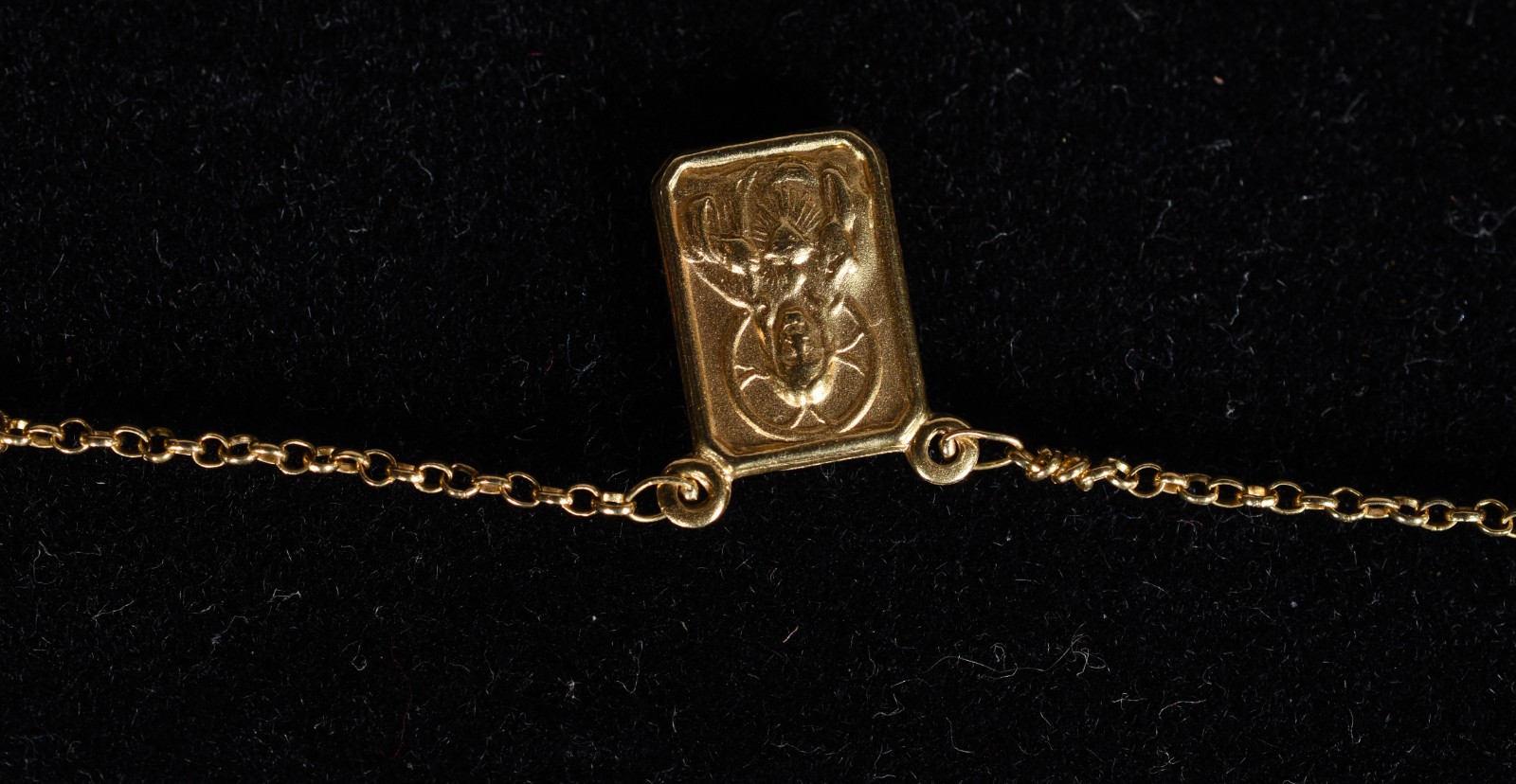 Escapulário de ouro 18k. contraste 750 mls com duas medalha grande... - foto 5 de 6