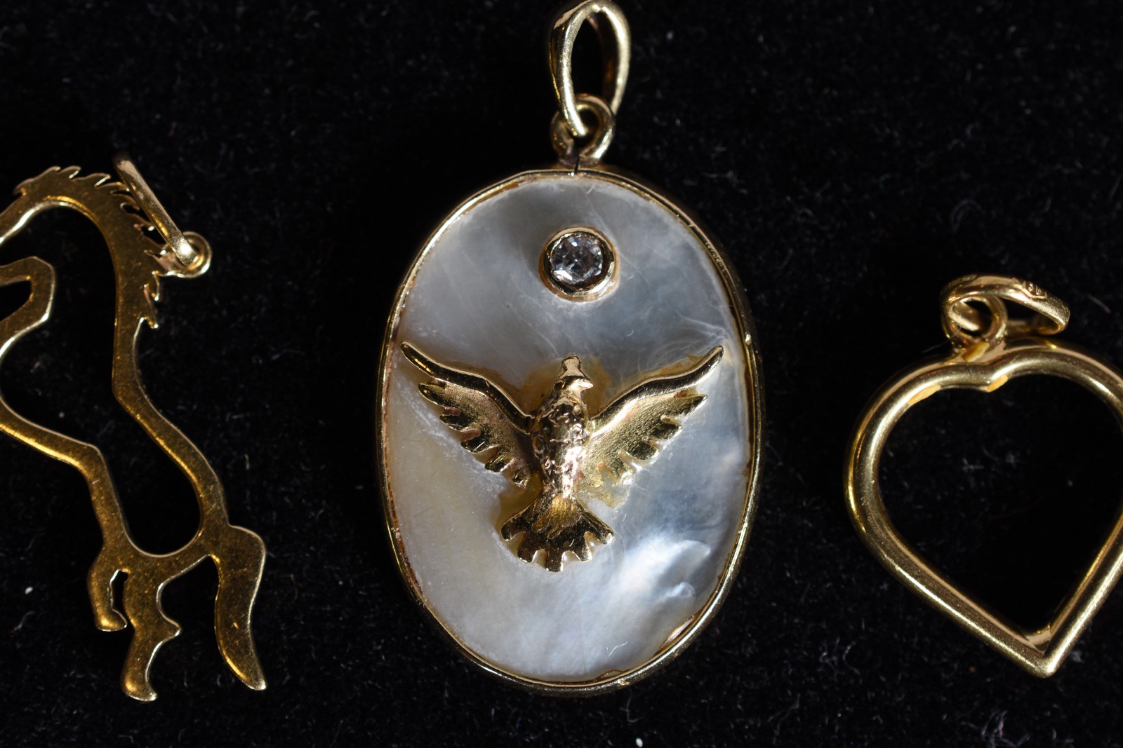 Conjunto com 4 pingentes de ouro 18k, contraste 750 mls, sendo... - foto 3 de 5